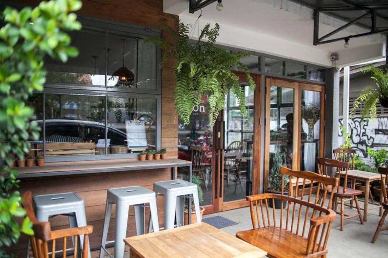Хостел Oon Poshtel X Cafe Чиангмай Экстерьер фото